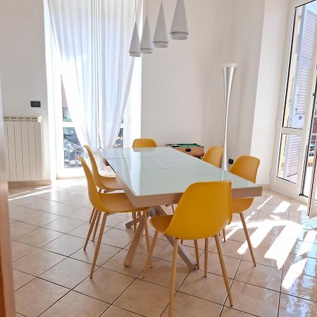 La Terrazza Apartment,A 50 Mt Dal Mare 瓦拉泽 外观 照片