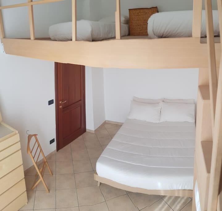 La Terrazza Apartment,A 50 Mt Dal Mare 瓦拉泽 外观 照片