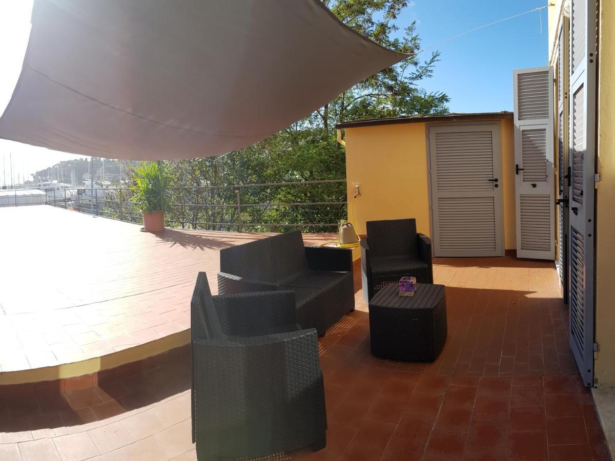 La Terrazza Apartment,A 50 Mt Dal Mare 瓦拉泽 外观 照片